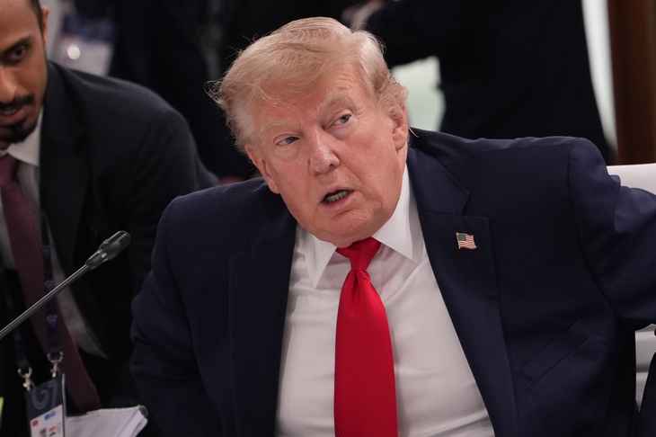 Ông Trump dùng quyền khẩn cấp để tăng tốc sản xuất vũ khí - Ảnh 1.