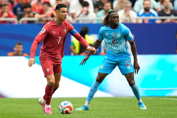 Bị chỉ trích chỉ vì là Ronaldo.... - Ảnh 3.