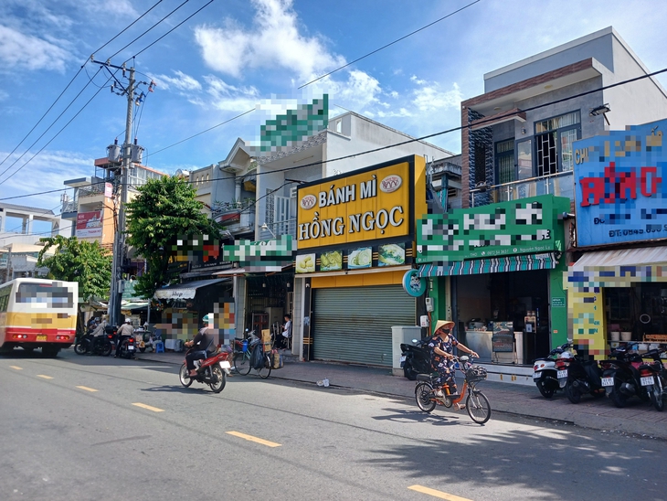 Số người nhập viện nghi ngộ độc thực phẩm tăng cao sau khi ăn bánh mì tại Đồng Tháp - Ảnh 1.