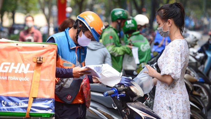 Mỗi bưu kiện đều có mã định danh riêng - Ảnh 2.