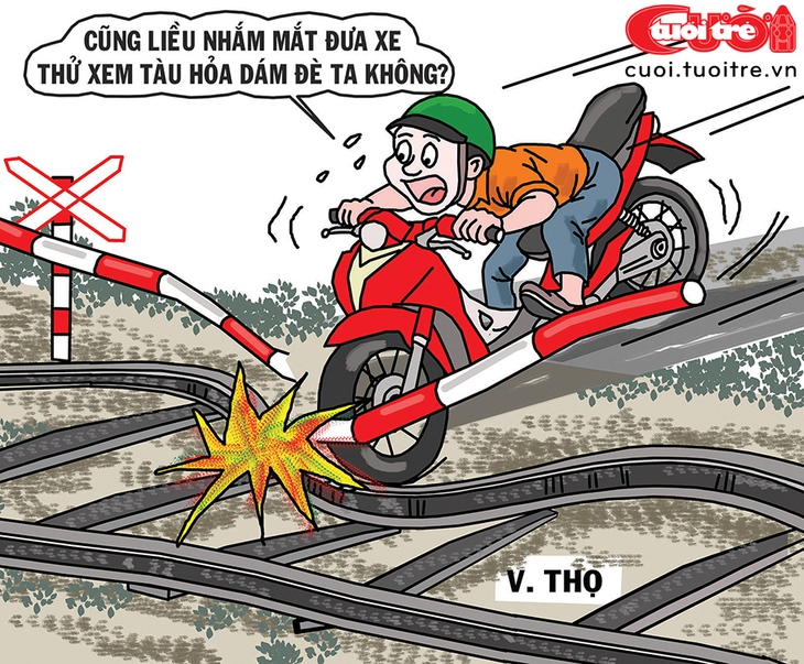 Cũng liều nhắm mắt đưa xe... vượt chắn tàu - Ảnh 1.