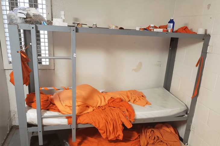 Jeffrey Epstein tìm cách tự sát ba lần trước khi qua đời trong tù năm 2019 - Ảnh 1.