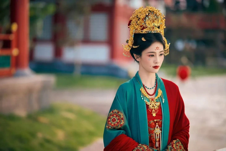 Bạch Lộc vướng ồn ào dùng diễn viên đóng thế trong Mạc Ly: Chủ đề vượt 3 tỷ lượt đọc, luật sư chỉ ra vấn đề cốt lõi nhưng ít người để ý - Ảnh 1.
