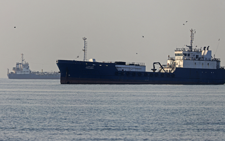 Tín hiệu tích cực tại eo biển Hormuz ngay sau thỏa thuận Mỹ - Iran - Ảnh 2.
