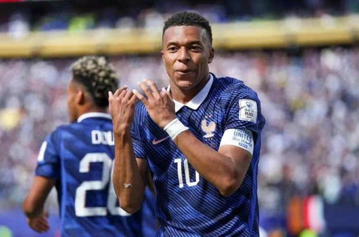 Giải mã màn ăn mừng thổi sáo của Mbappe - Ảnh 1.
