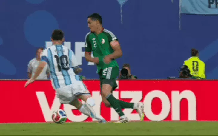 Algeria kiện Messi vì 'chơi xấu' - Ảnh 2.