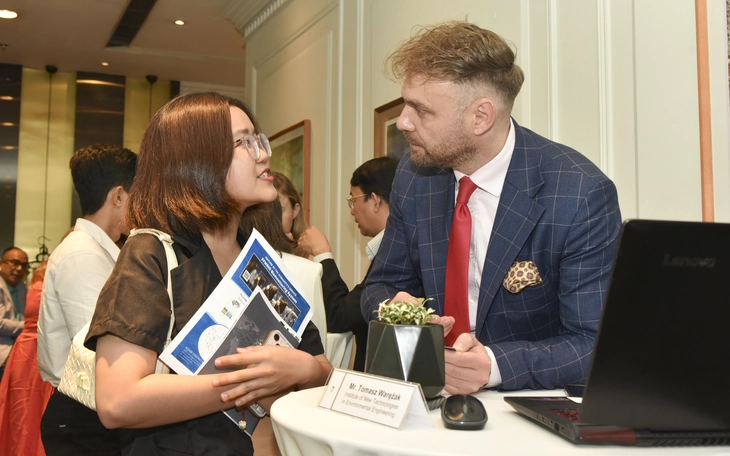 Một doanh nghiệp Ba Lan tìm tôm Việt Nam để làm burger tôm - Ảnh 2.