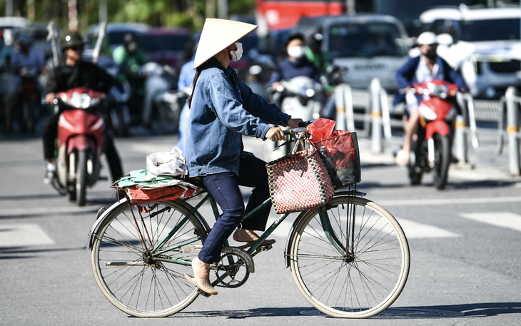 Pháp mở kênh đào cho người dân bơi giải nhiệt ứng phó với đợt nắng nóng mới - Ảnh 2.