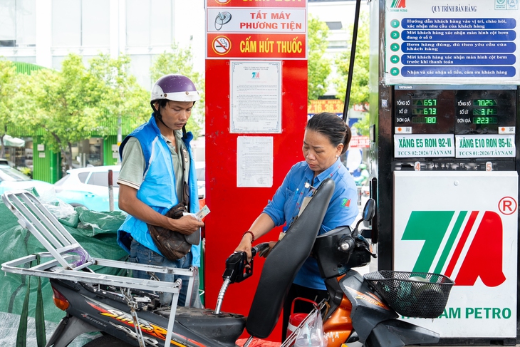 Chính phủ đồng ý kéo dài thời gian áp dụng thuế với xăng dầu, nhiên liệu bay - Ảnh 1.