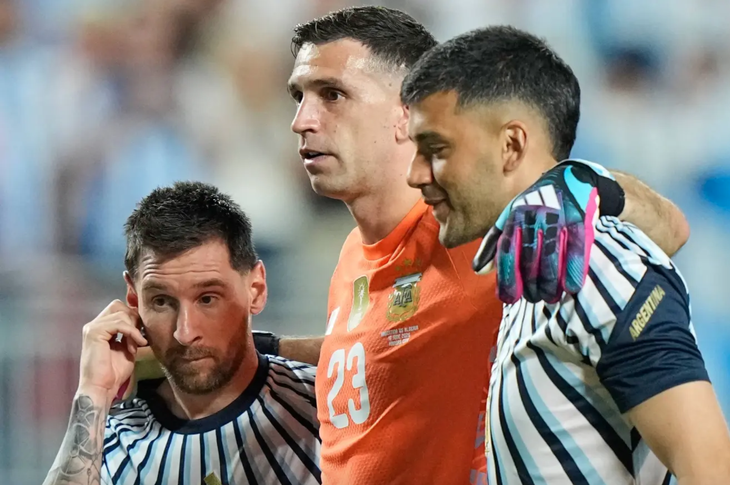Thủ môn Argentina từ chối phẫu thuật ngón tay gãy để kịp dự World Cup - Ảnh 1.