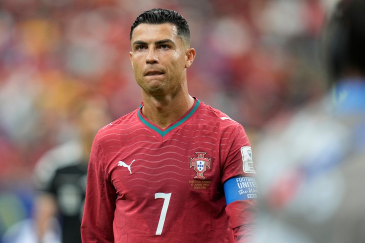 Bị chỉ trích chỉ vì là Ronaldo.... - Ảnh 1.
