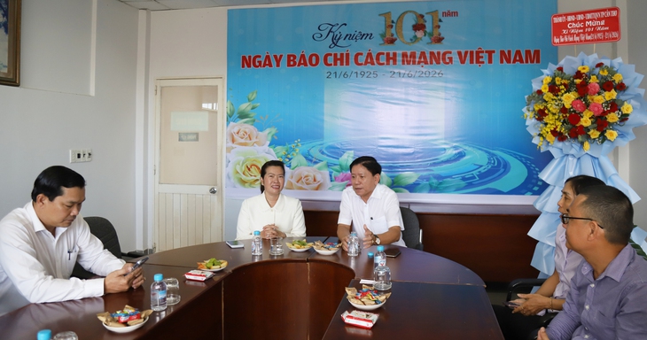 Lãnh đạo Cần Thơ: 'Mong Tuổi Trẻ tiếp tục đồng hành cùng thành phố' - Ảnh 1.