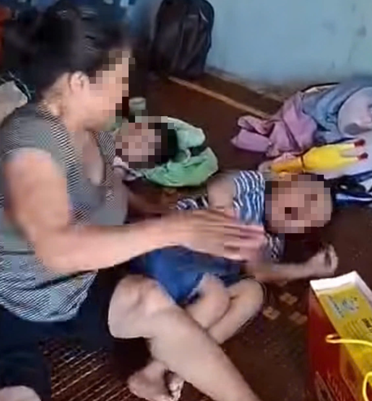 Bà nội tát liên tiếp bé trai 4 tuổi, chính quyền vào cuộc xác minh - Ảnh 1.