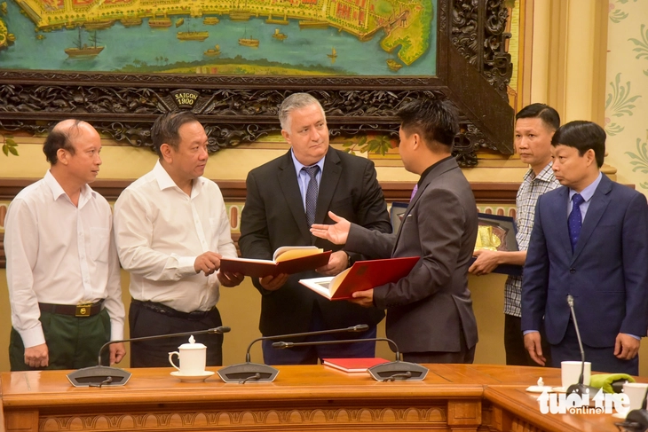 TP.HCM tăng cường hợp tác với Mỹ trong việc tìm kiếm, quy tập hài cốt liệt sĩ - Ảnh 1.