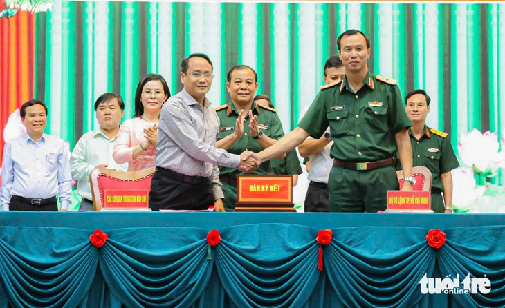 Bộ Tư lệnh TP.HCM ký quy chế phối hợp với các cơ quan báo chí - Ảnh 1.