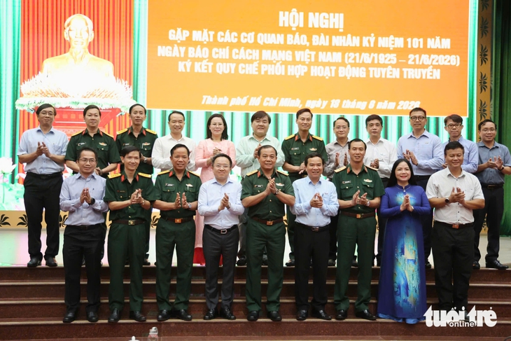 Bộ Tư lệnh TP.HCM ký quy chế phối hợp với các cơ quan báo chí - Ảnh 2.
