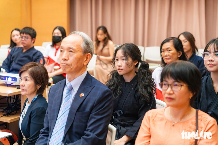 Nhật Bản trao tặng dụng cụ Súng kiếm đạo cho Liên đoàn Kiếm đạo TP.HCM - Ảnh 3. Nhật Bản trao tặng 20 dụng cụ tập luyện Jukendo cho Liên đoàn Kiếm đạo TP.HCM - Ảnh 3.