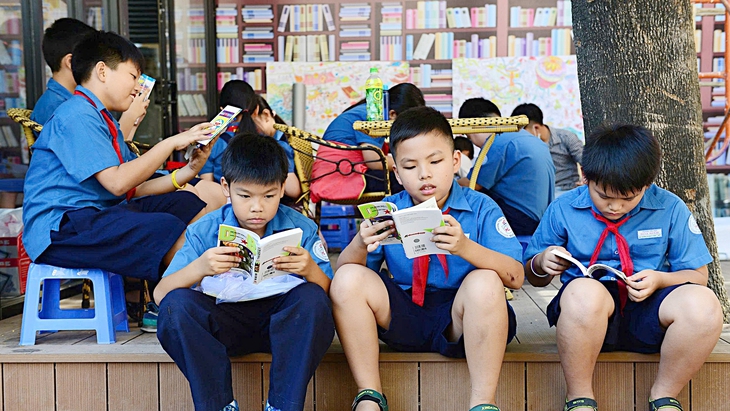 Không thể giao trẻ em cho mạng xã hội: Thay đổi bắt đầu từ mỗi gia đình - Ảnh 1.