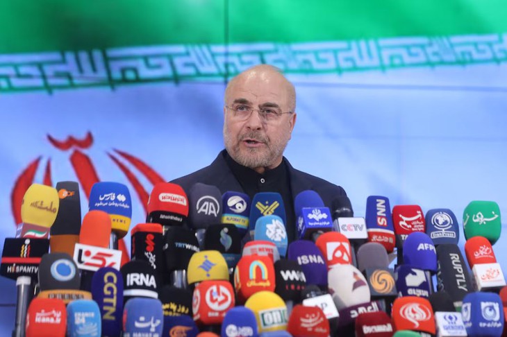 Iran tuyên bố sẽ thu phí qua eo biển Hormuz sau giai đoạn 60 ngày - Ảnh 1.