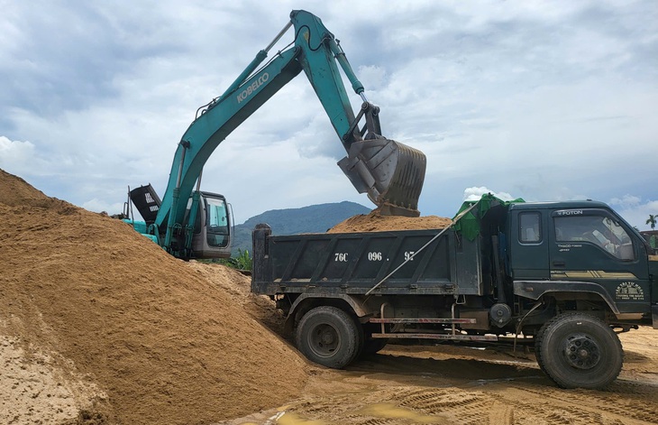 Quảng Ngãi đưa 57 mỏ khoáng sản ra đấu giá, riêng mỏ cát chiếm gần một nửa - Ảnh 2.