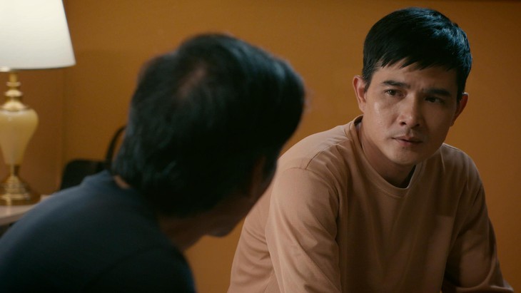 Dưới ô cửa sáng đèn gây chú ý bởi chi tiết 'ngoại tình' - Ảnh 3.