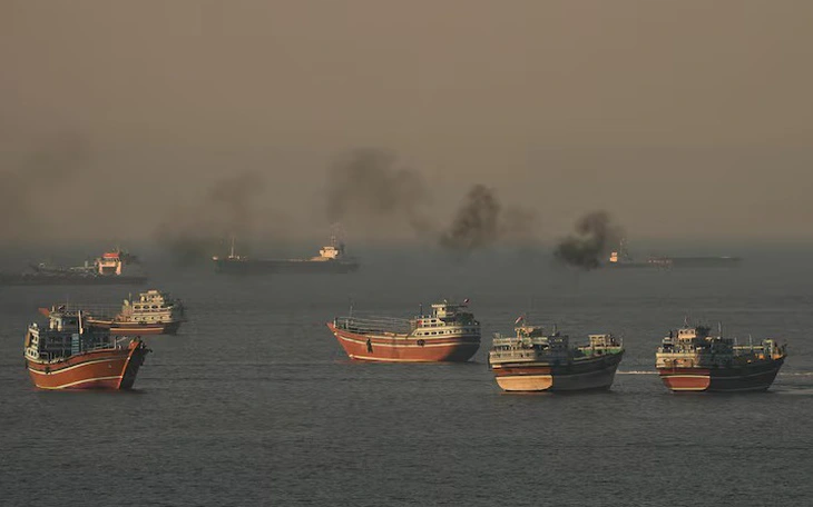 Iran lại đóng cửa Hormuz, kiên nhẫn cạn dần - Ảnh 3.
