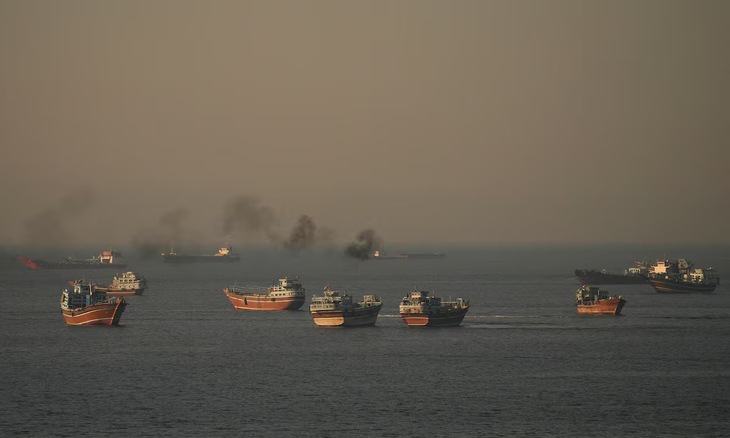 Tín hiệu tích cực tại eo biển Hormuz ngay sau thỏa thuận Mỹ - Iran - Ảnh 1.