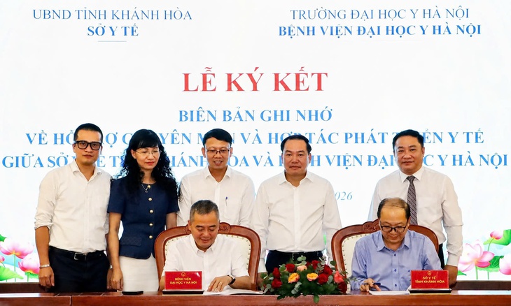 Bệnh viện Đại học Y Hà Nội giúp Khánh Hòa đào tạo nhân lực y tế chất lượng cao - Ảnh 1.