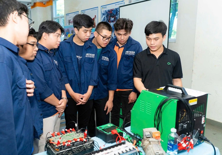 Xếp hạng đại học QS 2027: Việt Nam còn 9 đại diện, chỉ 2 trường tăng hạng - Ảnh 1.