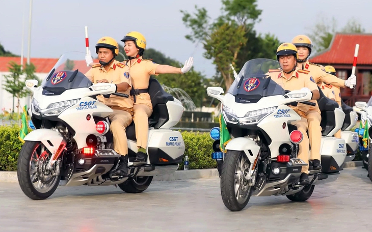 Công an Đồng Nai ra quân kiểm tra, xử lý xe khách vi phạm - Ảnh 5.