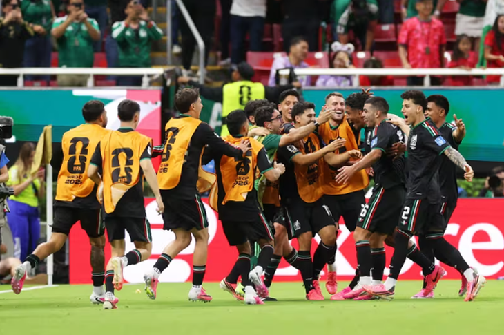 Mexico - Hàn Quốc (hiệp 2) 1-0: Son Heung Min bị thay ra - Ảnh 1. Mexico - Hàn Quốc (hiệp 2) 1-0: Son Heung Min bị thay ra - Ảnh 1.