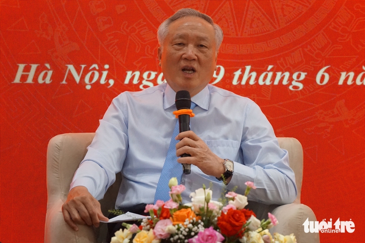 Nguyên Phó Thủ tướng Thường trực Chính phủ Nguyễn Hòa Bình ra mắt sách về xây dựng Chính phủ liêm chính, kiến tạo - Ảnh 1. Nguyên Phó Thủ tướng Thường trực Chính phủ Nguyễn Hòa Bình ra mắt sách về xây dựng Chính phủ liêm chính, kiến tạo - Ảnh 1.