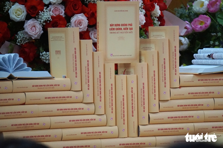 Nguyên Phó thủ tướng thường trực Nguyễn Hòa Bình ra mắt sách về xây dựng Chính phủ liêm chính, kiến tạo - Ảnh 3.