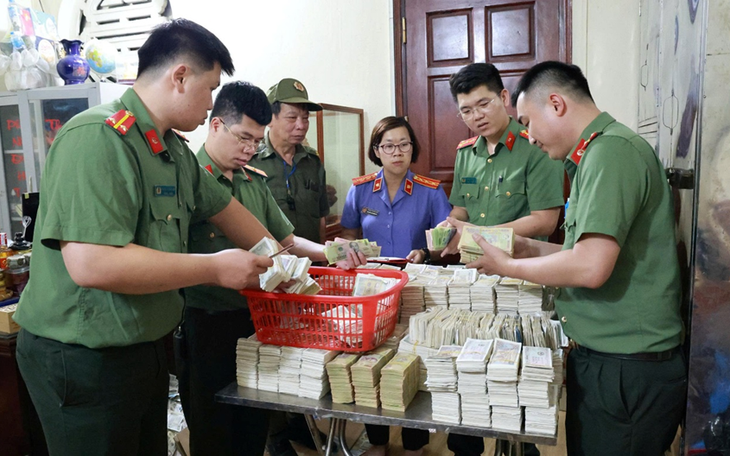 Bắt 7 người quản lý, điều hành di tích Tam Thanh tham ô hàng trăm triệu đồng - Ảnh 2.