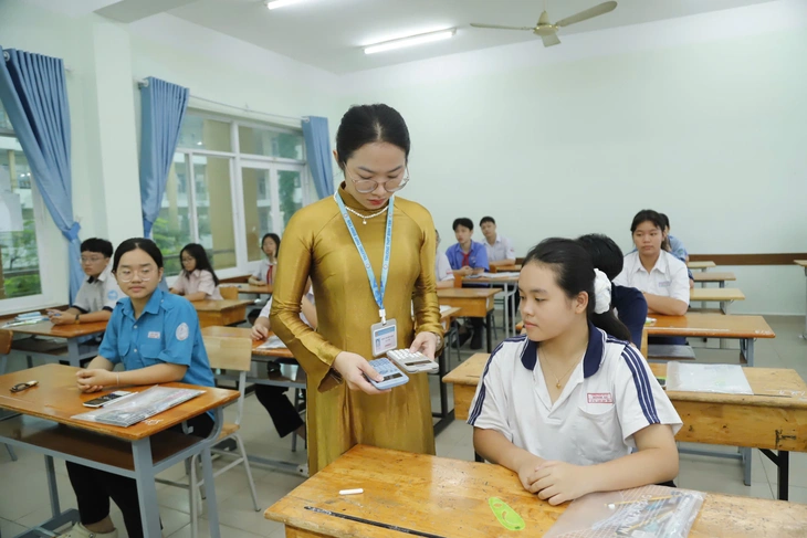 Ngày đầu thi vào lớp 10 ở TP.HCM: Thể hiện rõ tinh thần đổi mới - Ảnh 7. Ngày đầu thi vào lớp 10 ở TP.HCM: Thể hiện rõ tinh thần đổi mới - Ảnh 7.