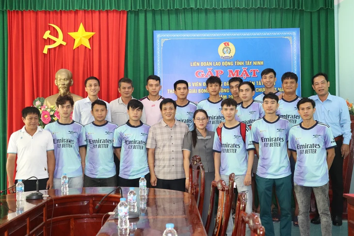 Tây Ninh động viên 2 đội bóng xuất quân dự Giải bóng đá công nhân, viên chức Việt Nam 2026 - Ảnh 2.