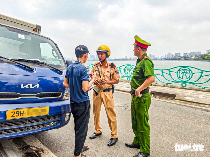 Công an Hà Nội thử nghiệm UAV giám sát an ninh trật tự từ trên không - Ảnh 9.