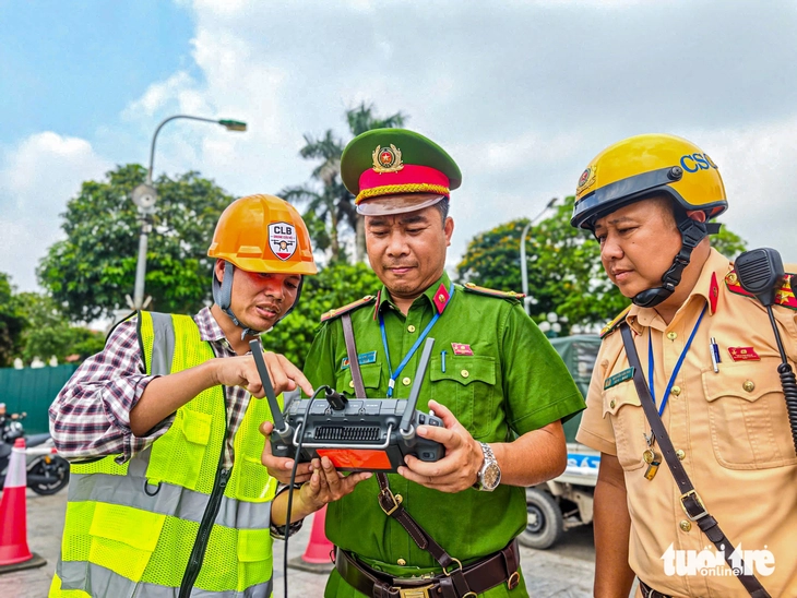 Công an Hà Nội thử nghiệm UAV giám sát an ninh trật tự từ trên không - Ảnh 12.