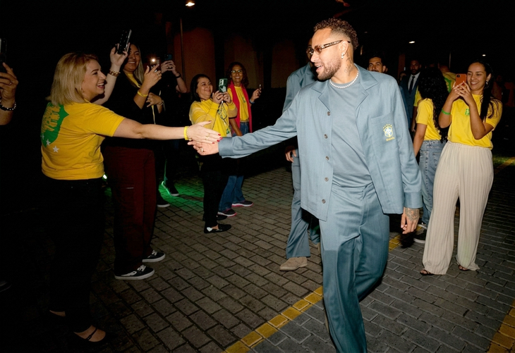 Tuyển Brazil mang 10 tấn hành lý và 'xe cứu thương di động' đến Mỹ dự World Cup - Ảnh 1.