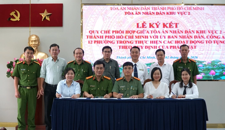 Có thẩm phán đến chung cư cao cấp tống đạt văn bản tố tụng nhưng không được vào - Ảnh 1.