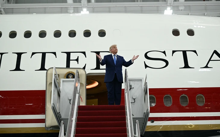 Sơn mới sơn đã bong, tảo phủ đầy hồ Phản Chiếu, ông Trump nói có người phá hoại - Ảnh 4.