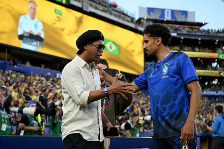 Ronaldinho trở lại thi đấu chuyên nghiệp ở tuổi 46 - Ảnh 2.