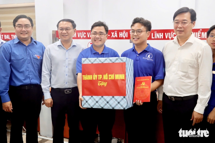 Lãnh đạo TP.HCM thăm, động viên các đội hình 'Mùa hè số' - Ảnh 5.