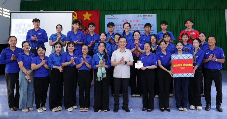 Lãnh đạo TP.HCM thăm, động viên các đội hình 'Mùa hè số' - Ảnh 4.