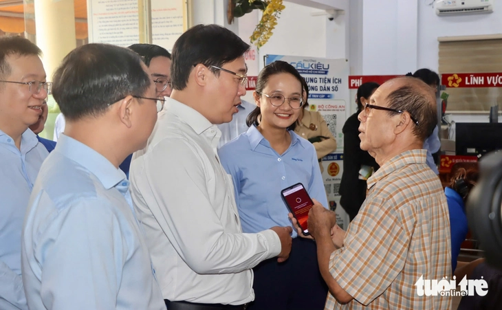 Lãnh đạo TP.HCM thăm, động viên các đội hình 'Mùa hè số' - Ảnh 6.