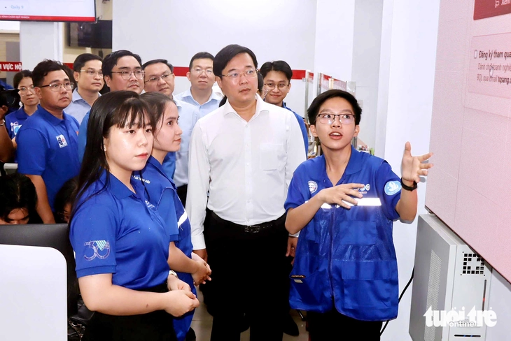 Lãnh đạo TP.HCM thăm, động viên các đội hình 'Mùa hè số' - Ảnh 2.