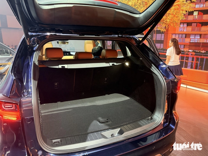 Mazda CX-60 chốt giá 1,699 tỉ ở Việt Nam: Máy hybrid 280 mã lực, AWD, to cỡ Mercedes-Benz GLC - Ảnh 5.