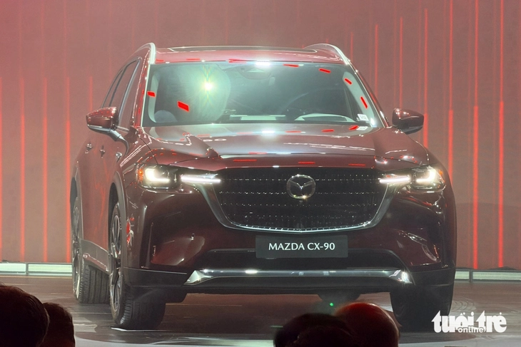 Mazda CX-90 giá từ 1,899 tỉ đồng ở Việt Nam: Có cả bản hybrid cắm sạc, cạnh tranh Hyundai Palisade - Ảnh 2.