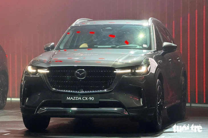 Mazda CX-90 giá từ 1,899 tỉ đồng ở Việt Nam: Có cả bản hybrid cắm sạc, cạnh tranh Hyundai Palisade - Ảnh 3.