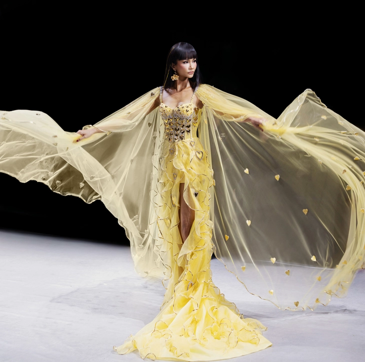 H’Hen Niê diễn kết màn show ‘trái tim vàng’ của Thảo Nguyễn - Ảnh 1. H’Hen Niê diễn kết màn show ‘trái tim vàng’ của Thảo Nguyễn - Ảnh 1.